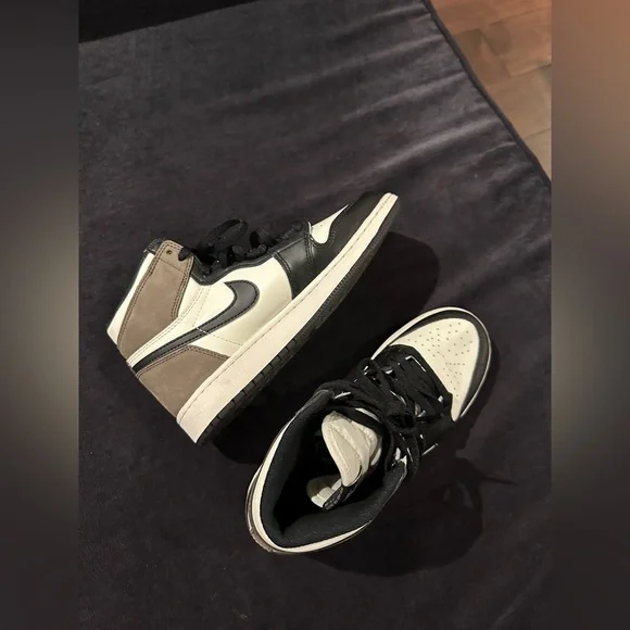 Women’s Jordan 1 Retro High Dark Mocha - Picture 8 of 10